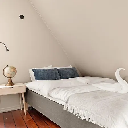 Dinbnb I The Bryggen Experience I Enjoy Life With Friends & Family * Берген