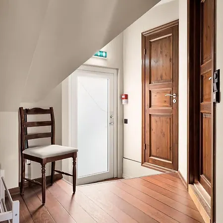 Dinbnb I The Bryggen Experience I Enjoy Life With Friends & Family * Берген