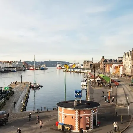 Dinbnb I The Bryggen Experience I Enjoy Life With Friends & Family 卑爾根