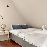Dinbnb I The Bryggen Experience I Enjoy Life With Friends & Family * 베르겐